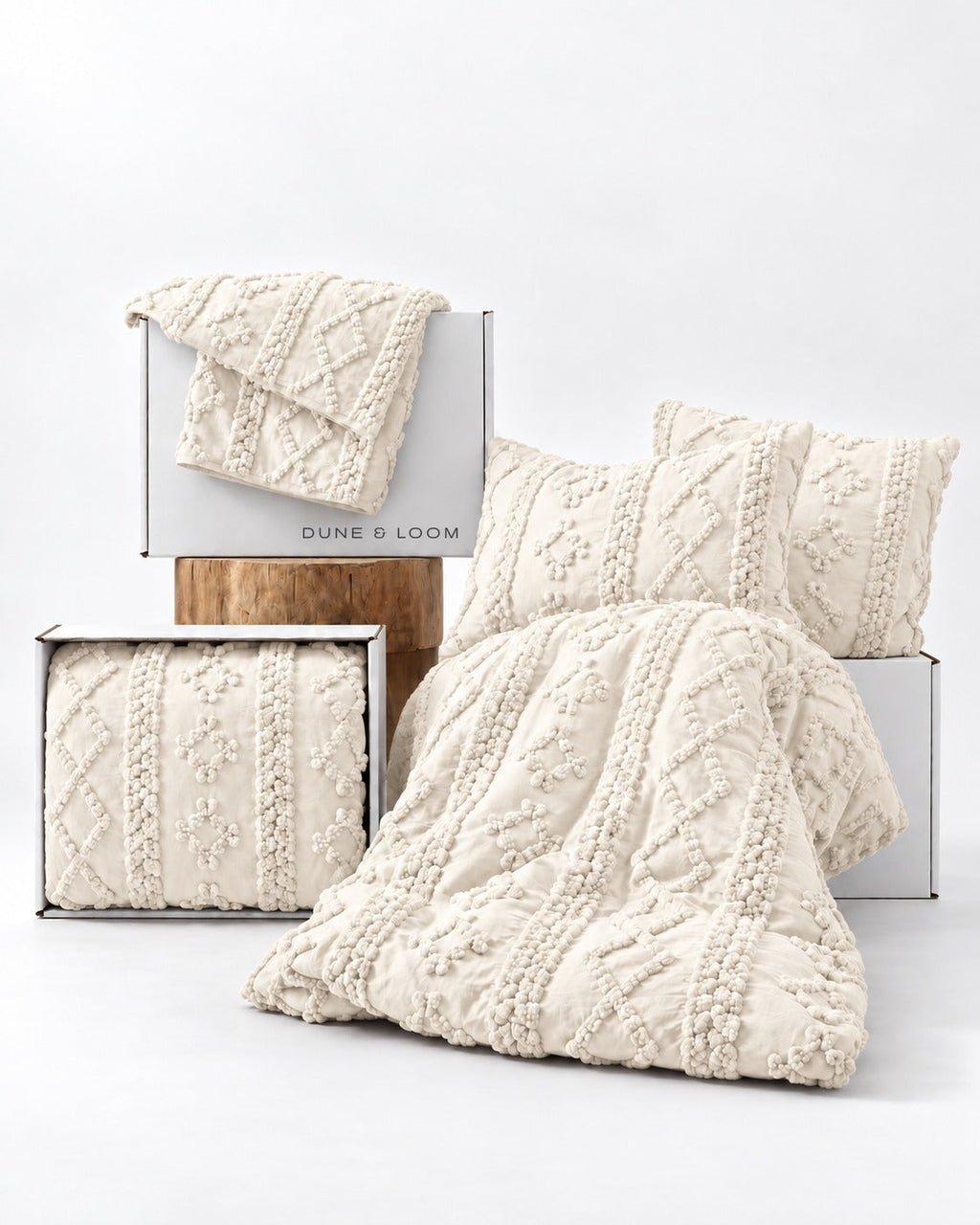 Tufted comforter detail, Ivory