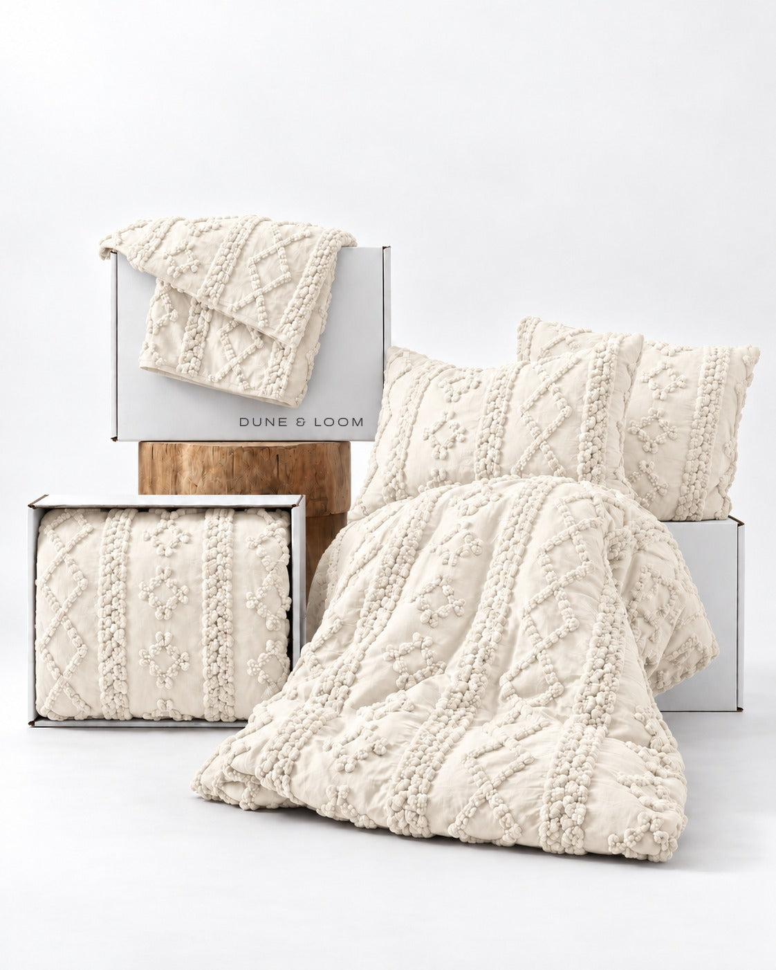 Tufted comforter detail, Ivory