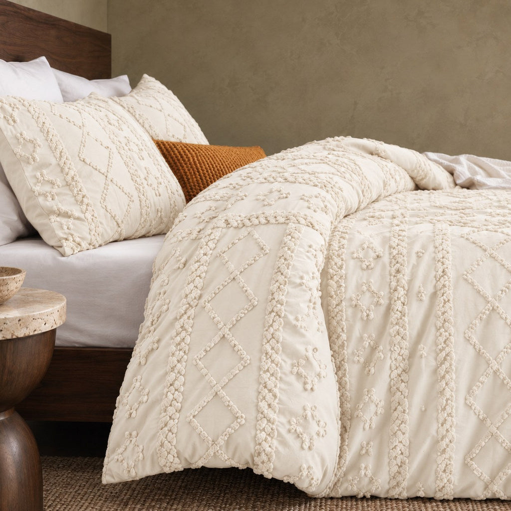 Tufted comforter detail, Ivory
