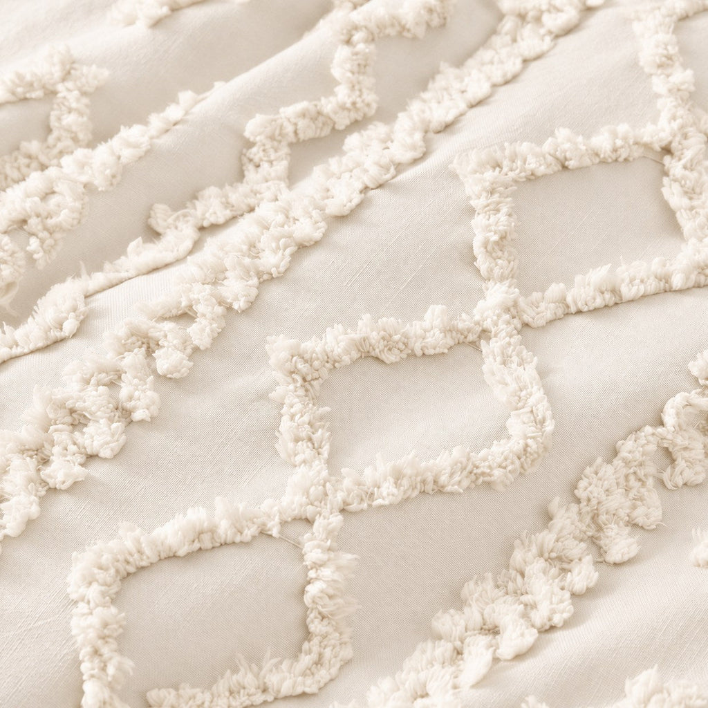 Tufted comforter detail, Ivory