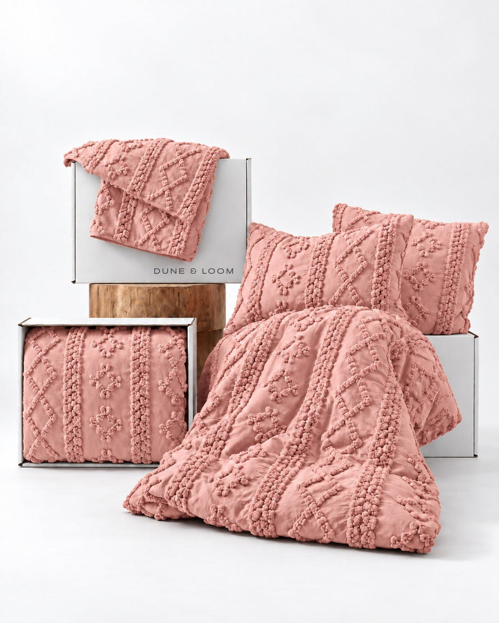 Tufted comforter detail, Pink