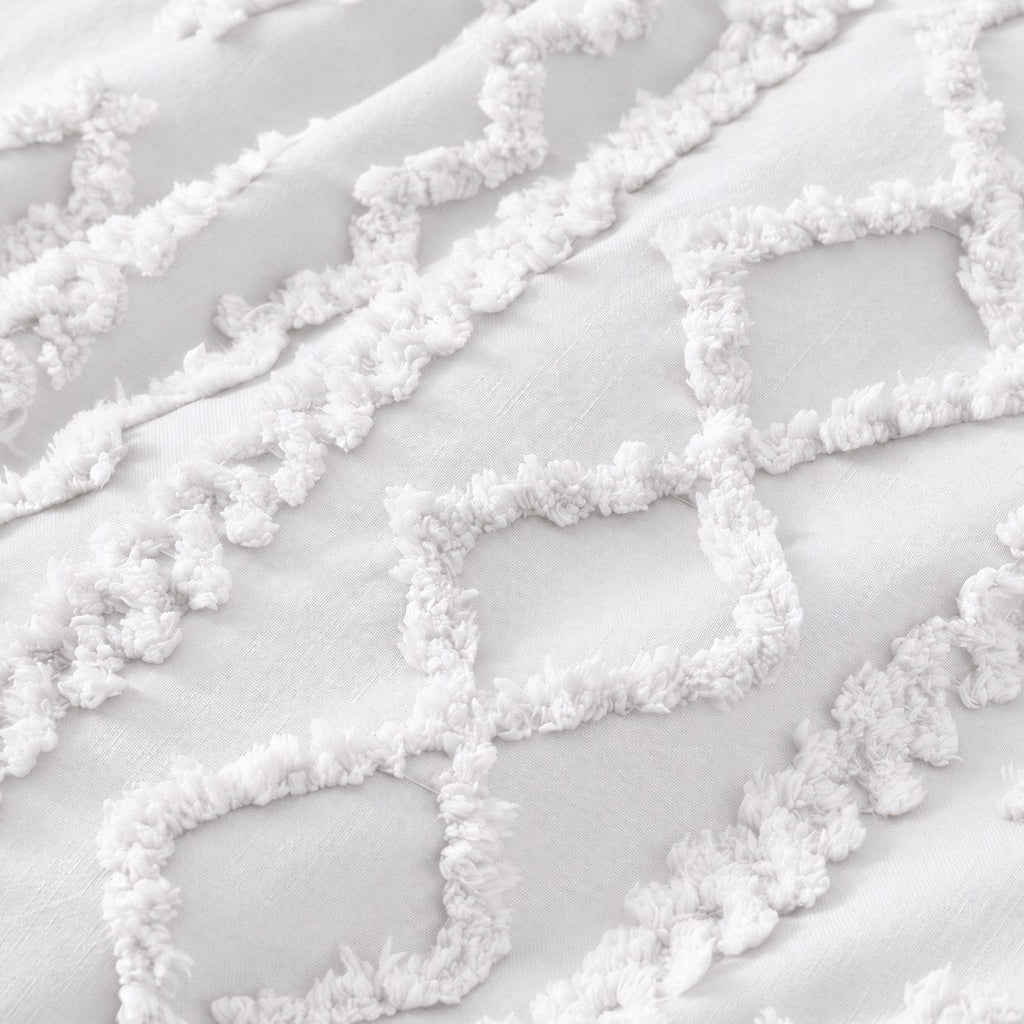 Tufted comforter detail, White